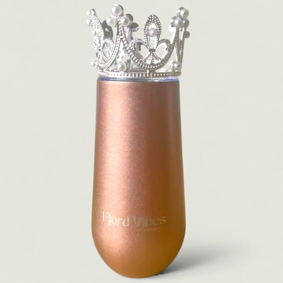 Fjord vibes prosecco vin termokopp i rosegull farge med pyntekrone i sølv