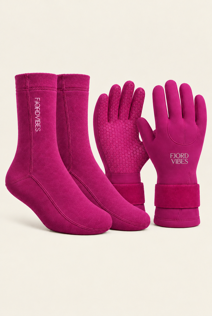 Rosa neoprensokker og neoprenhansker 5 mm fra Fjord Vibes – matchende sett til isbading