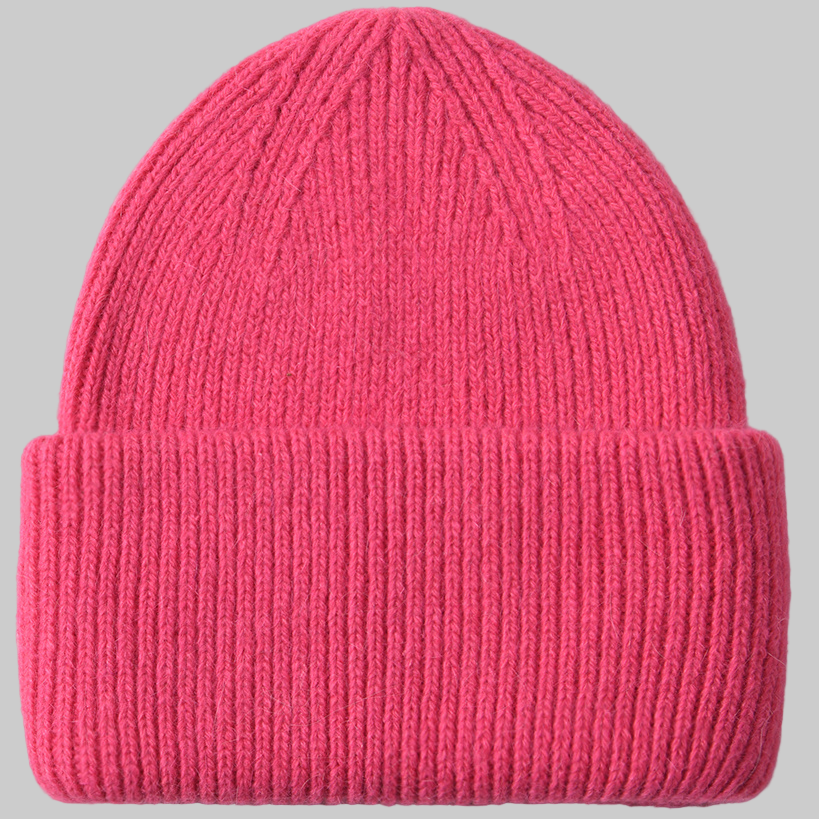 Rosa lue til isbading liggende flatt, tykk ull lue av angora ull fra Fjord Vibes of Norway