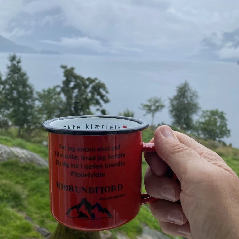 Emalje kopp med sitat fra Hjørundfjord entusiasten Randers - DoUdare