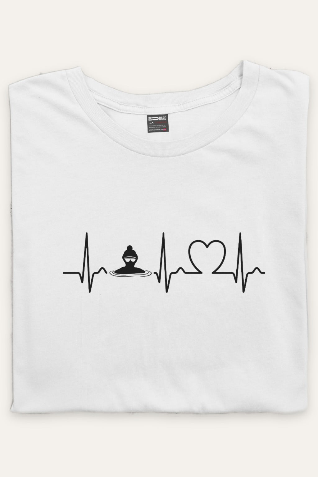 Sammenbrettet Hartbeat Swim t-skjorte unisex i hvit – viser trykket – Fjord Vibes