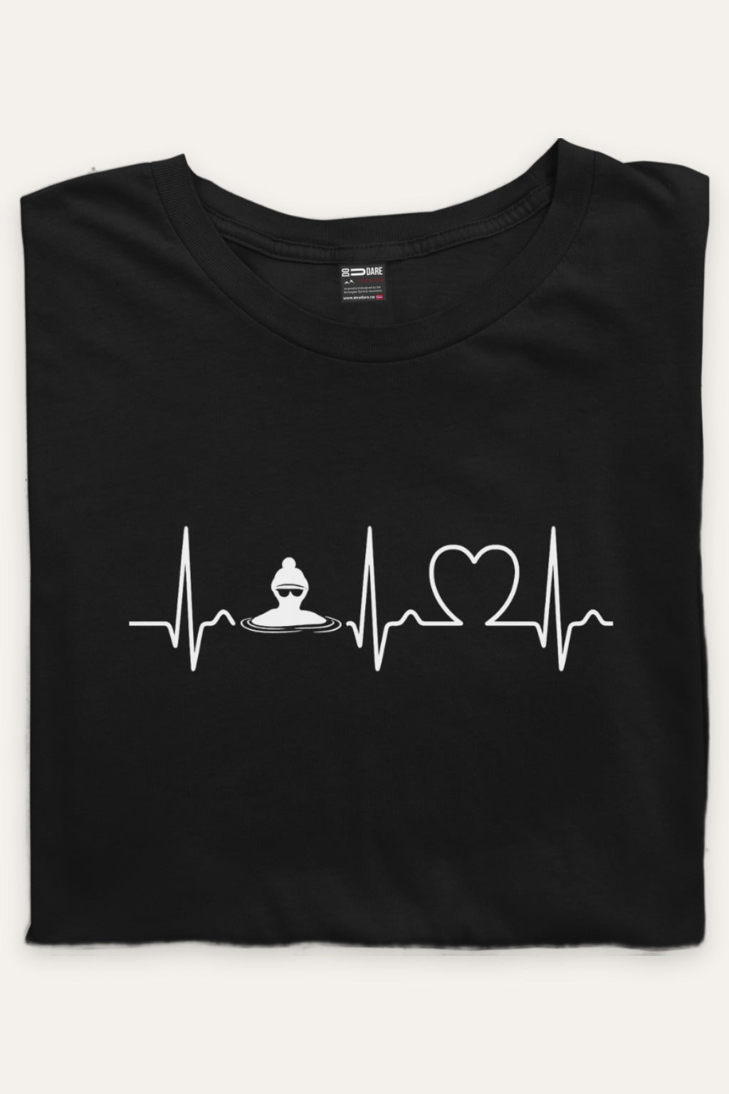 Sammenbrettet Hartbeat Swim t-skjorte unisex i sort – viser trykket – Fjord Vibes