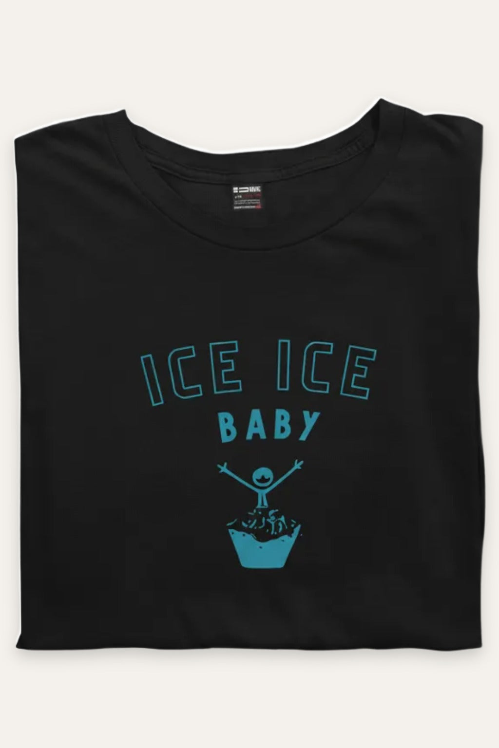 Sammenbrettet Ice Ice Baby Isbading t-skjorte unisex i sort – viser trykket – Fjord Vibes