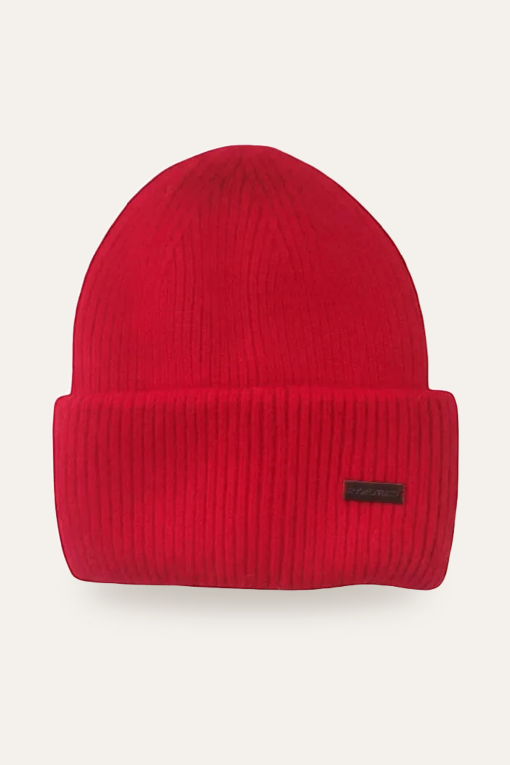 Rød lue til isbading i angora-ull fra Fjord Vibes med logo i metall på bremmen