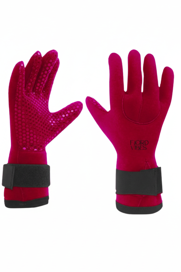 Røde neopren hansker laget for isbadere og helårsbadere